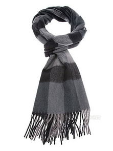 博柏利羊絨圍巾選購指南 價(jià)格、比價(jià)與品質(zhì)解析